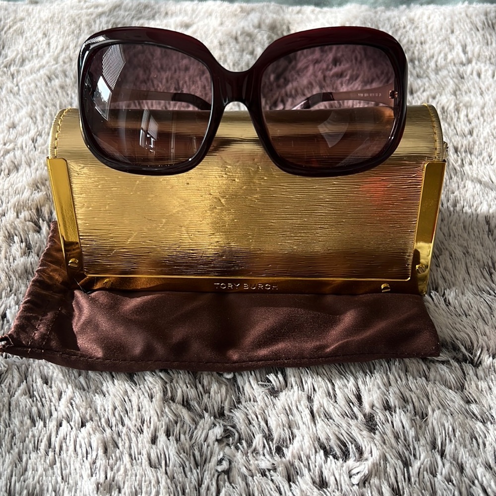 Tory Burch Sunglasses 😎